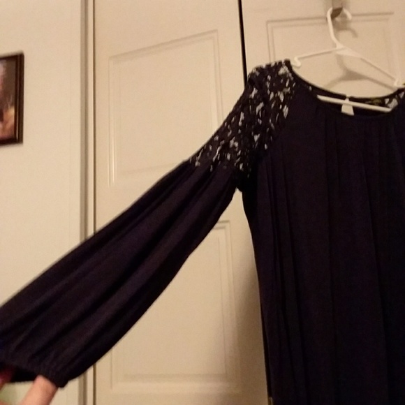 Lace shoulder Top NWOT - Picture 3 of 6